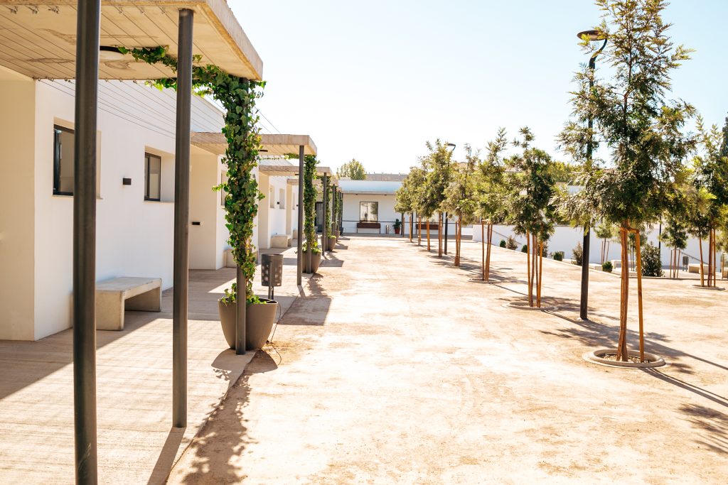 Jardín del tanatorio de Maracena