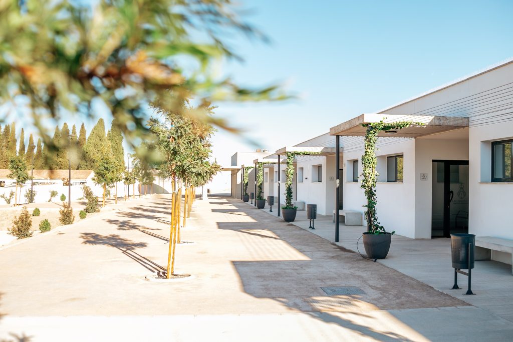 Jardín del tanatorio de Maracena